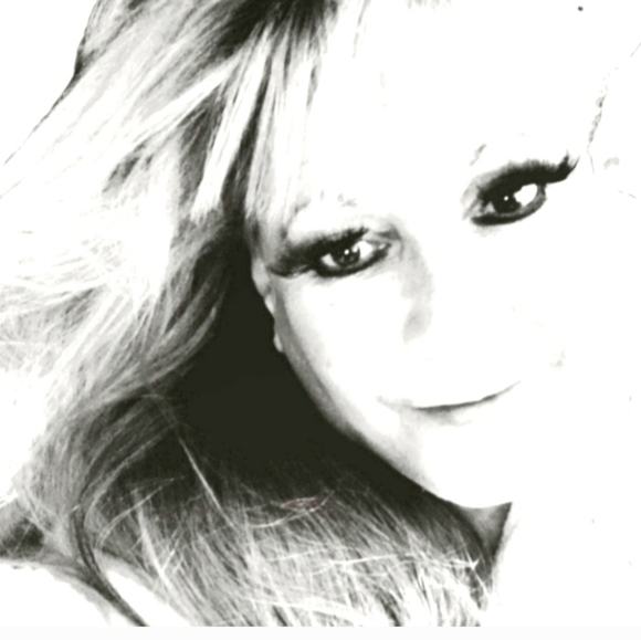 Meet your Posher, Lisa - Picture 2 of 2